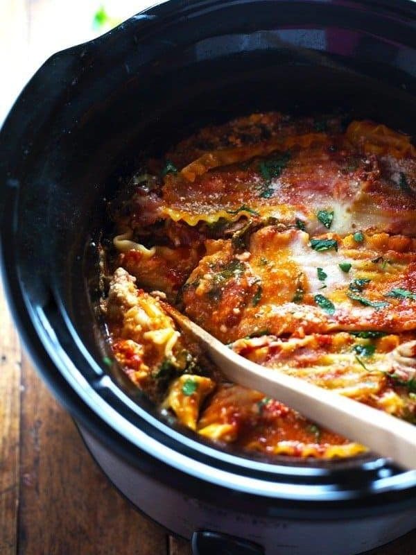 Super Easy Skinny Veggie Crockpot Lasagna - a handful of simple ingredients for a healthy family dinner. | https://awesomedealsnow.com