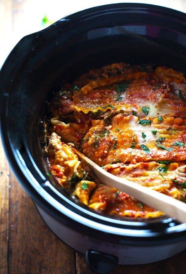 Super Easy Skinny Veggie Crockpot Lasagna - a handful of simple ingredients for a healthy family dinner. | https://awesomedealsnow.com